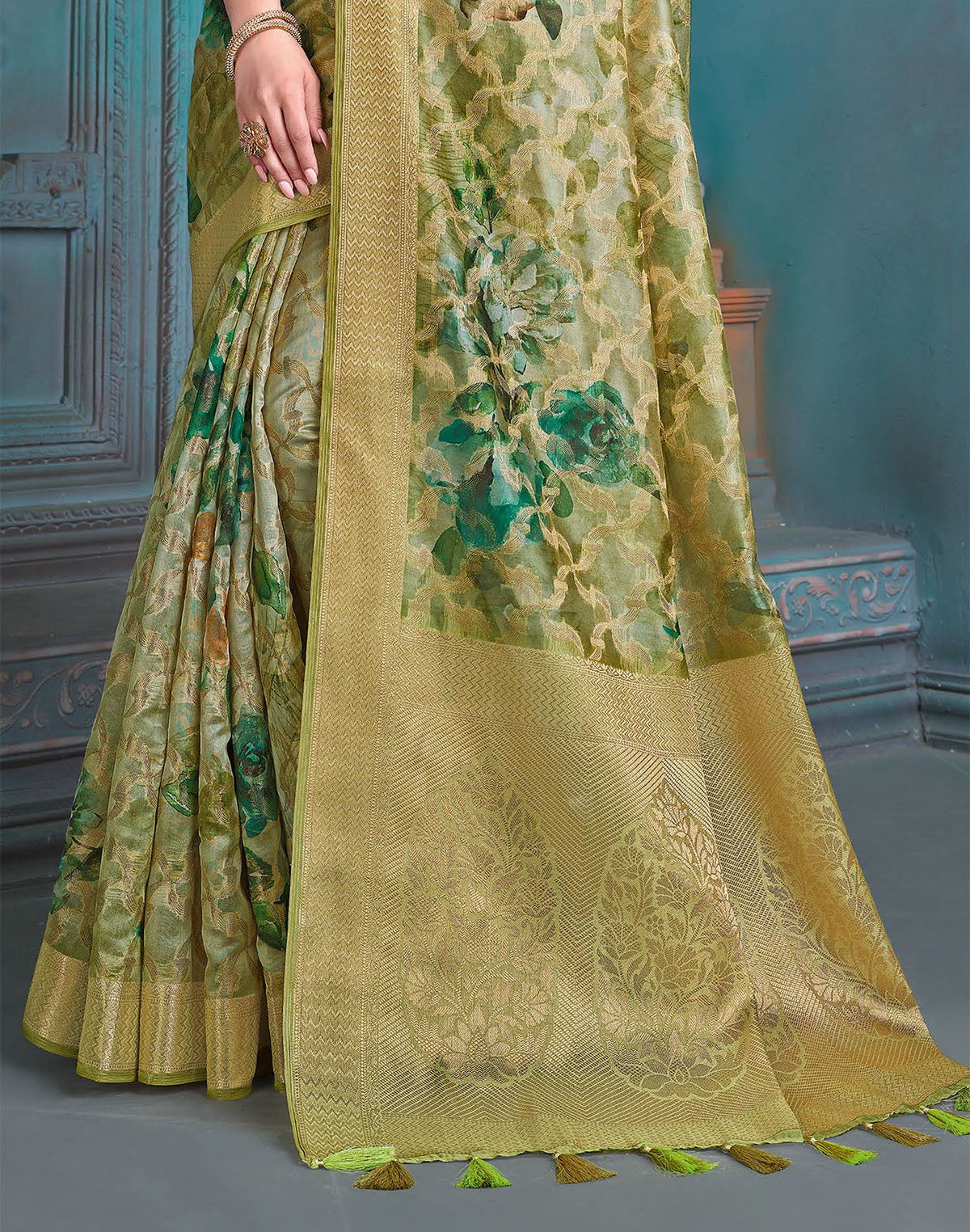 Green Floral Woven Design Tissue Saree