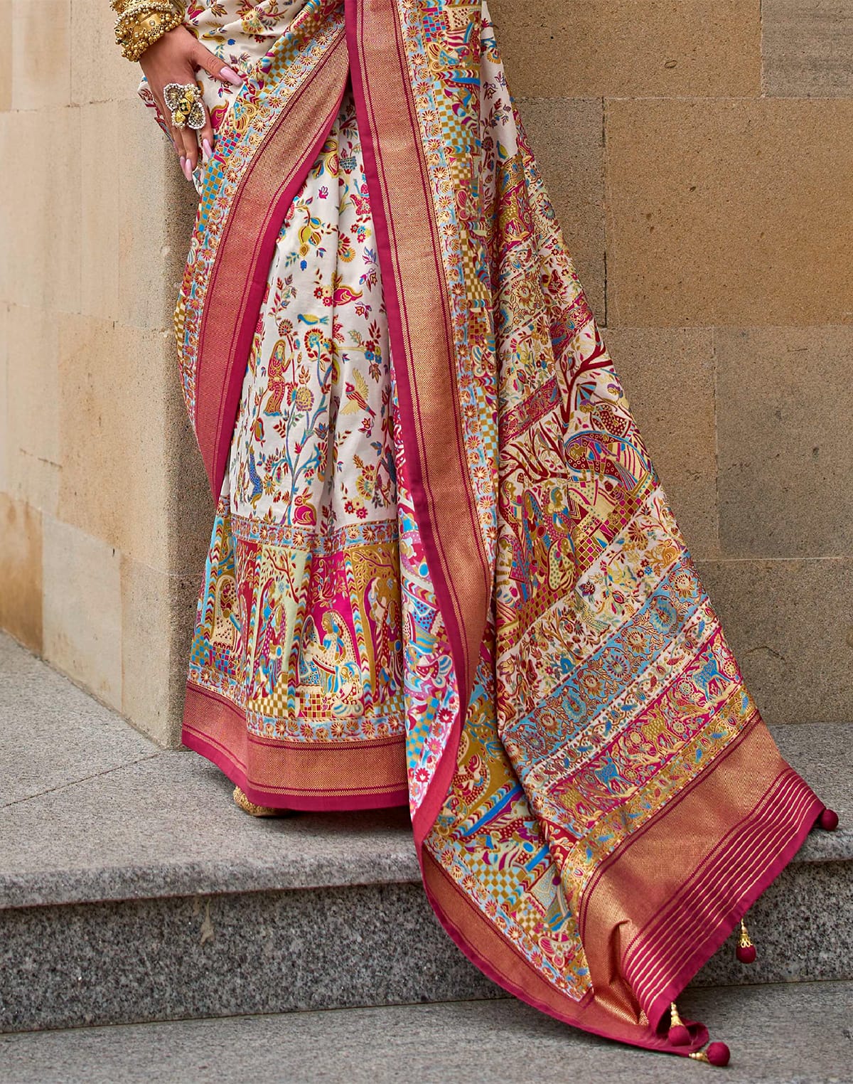 Cream Handloom Woven Kalamkari Print Patola Saree