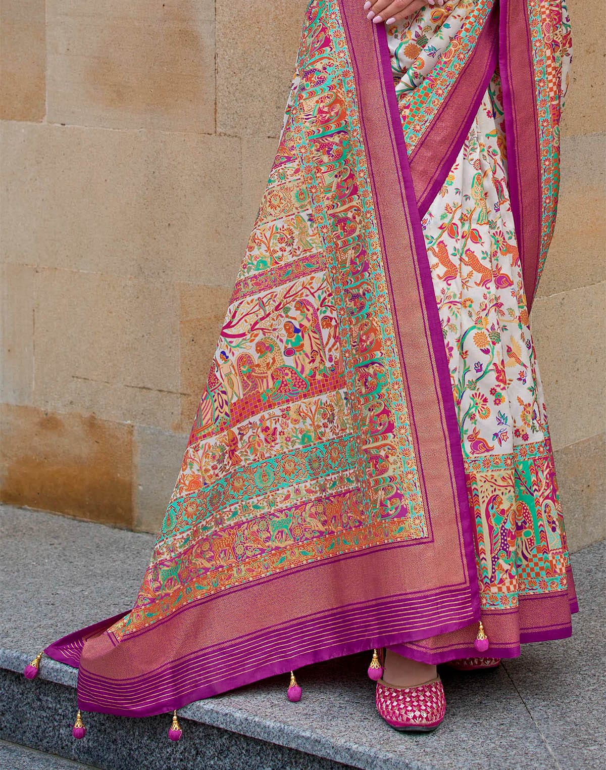 Light Grey Handloom Kalamkari Print Patola Saree