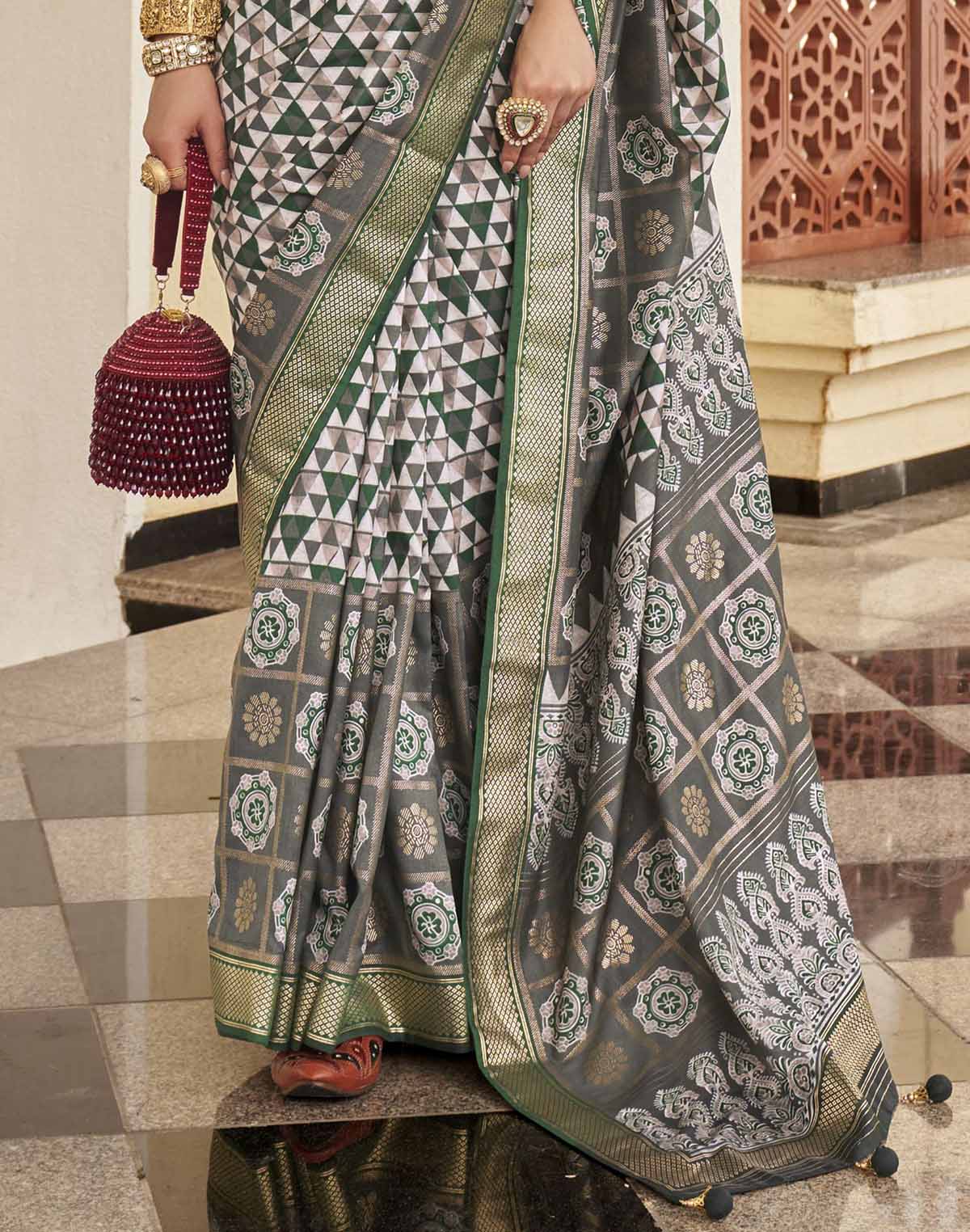 Green Colour Geometric Pattern Soft Silk Saree