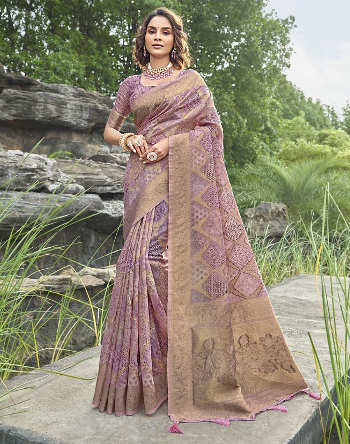 Pink Color Jute Saree with beautiful Zari Pallu