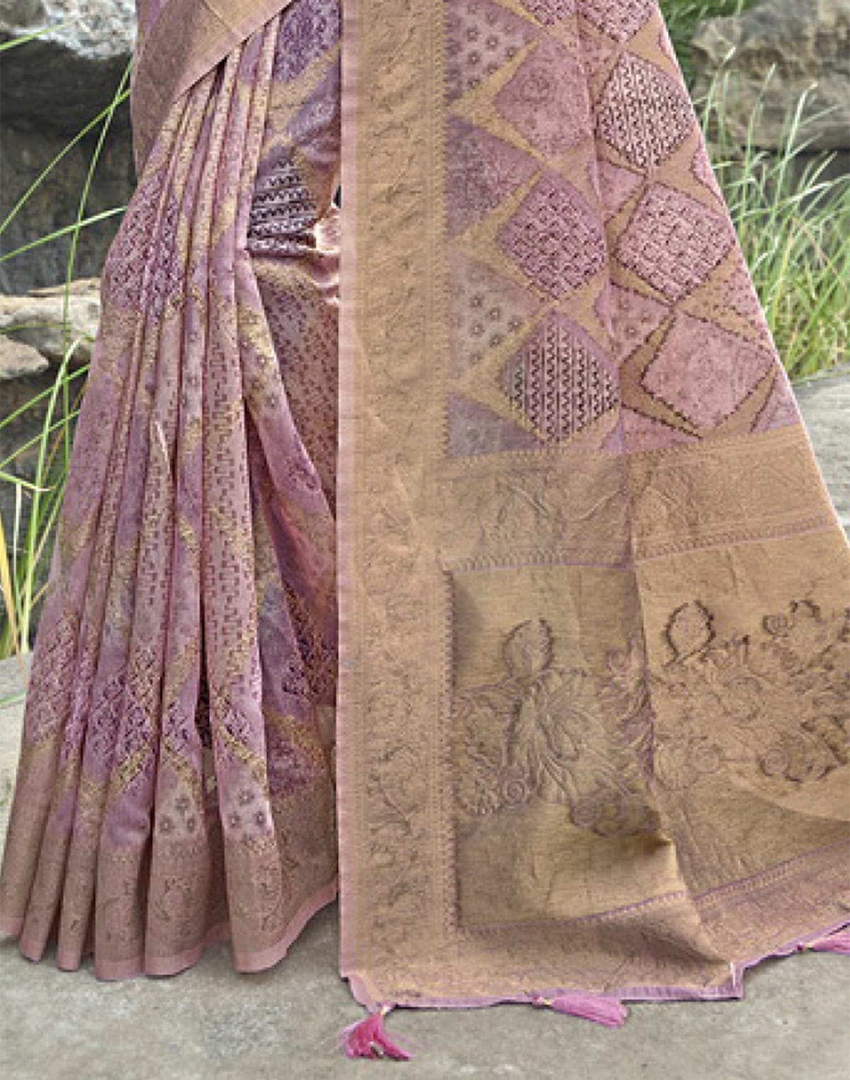 Pink Color Jute Saree with beautiful Zari Pallu