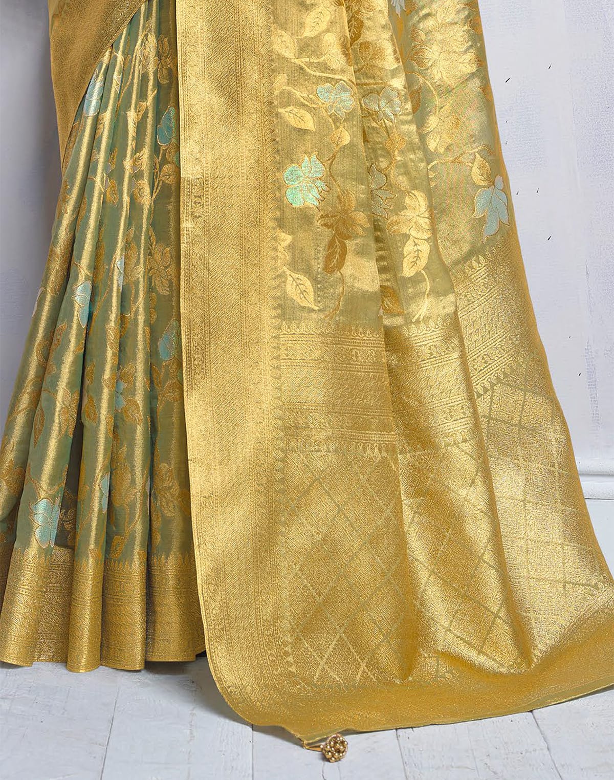 Geenish Golden Floral Banaras Tissue Saree