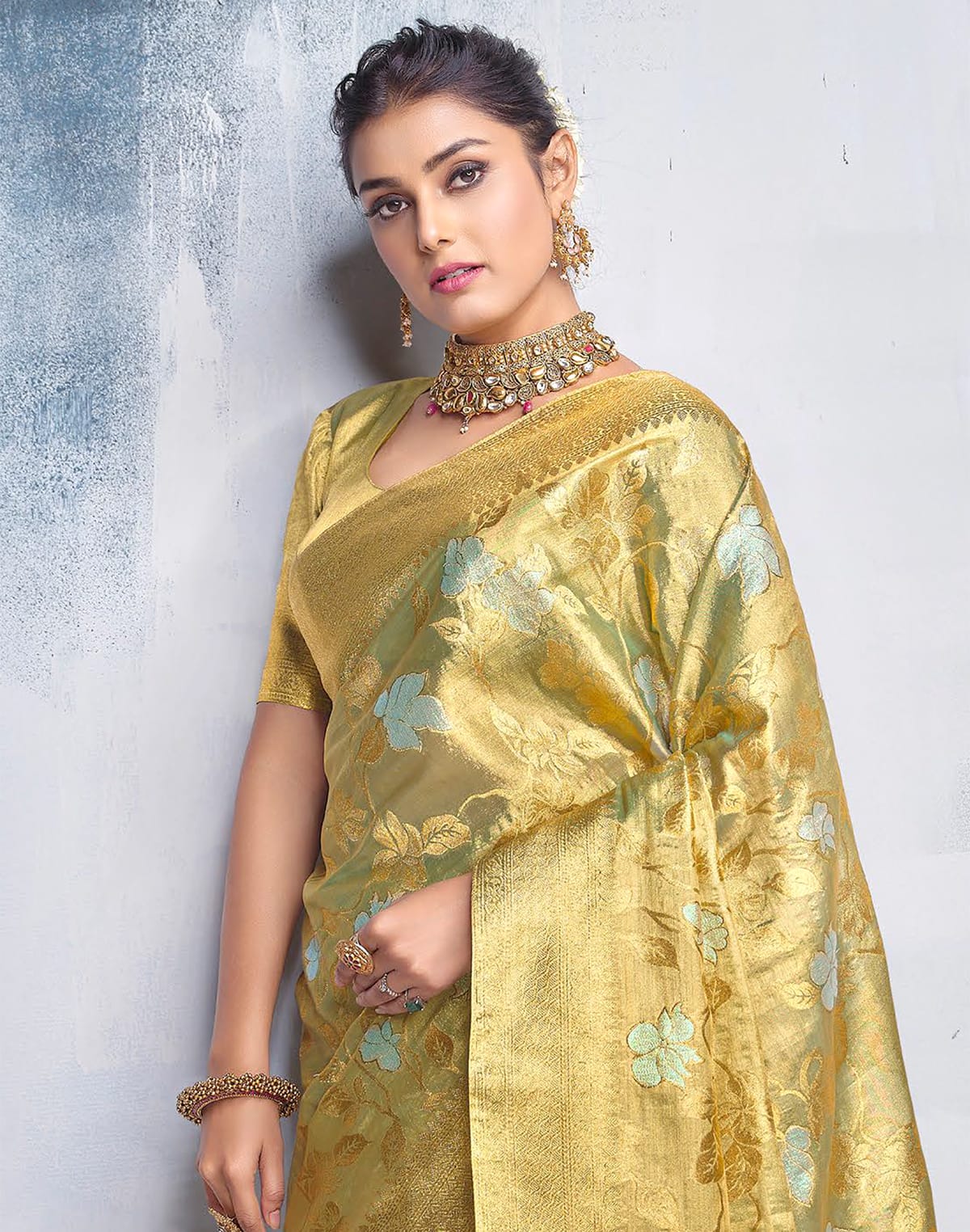 Geenish Golden Floral Banaras Tissue Saree