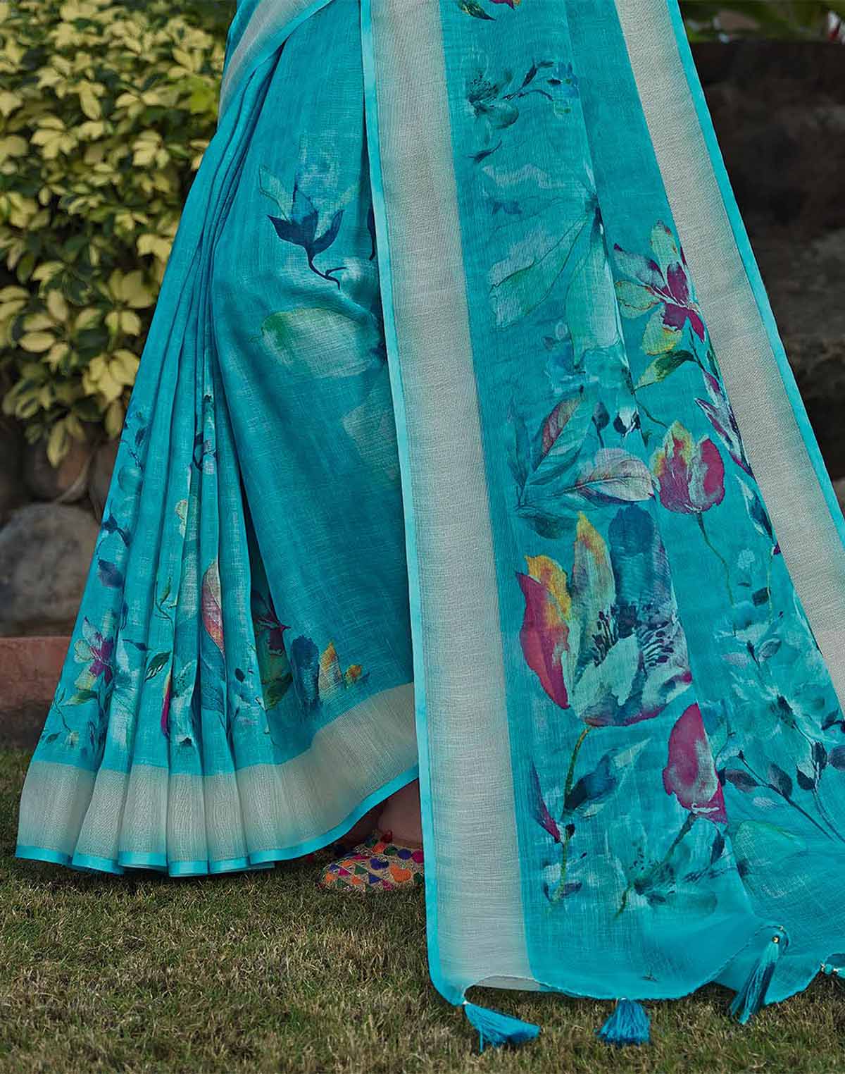 Graceful Green Linen Designer Saree