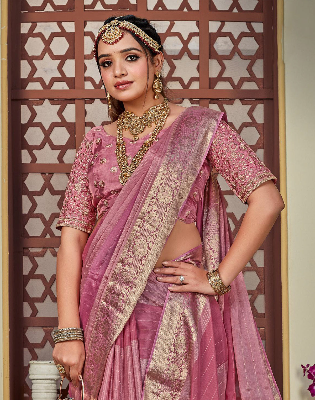 Pink Coloured Chiffon Saree With Embroidery Work Blouse