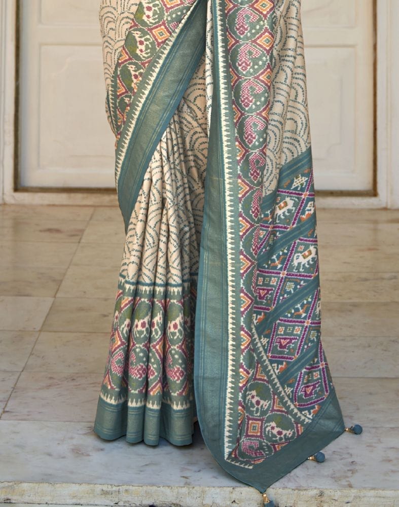 Bandhini Print Beige Coloured Patola Saree