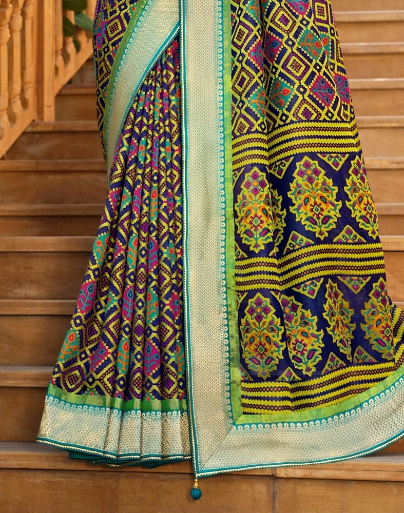 Green Geometric Brasso Fabric Saree