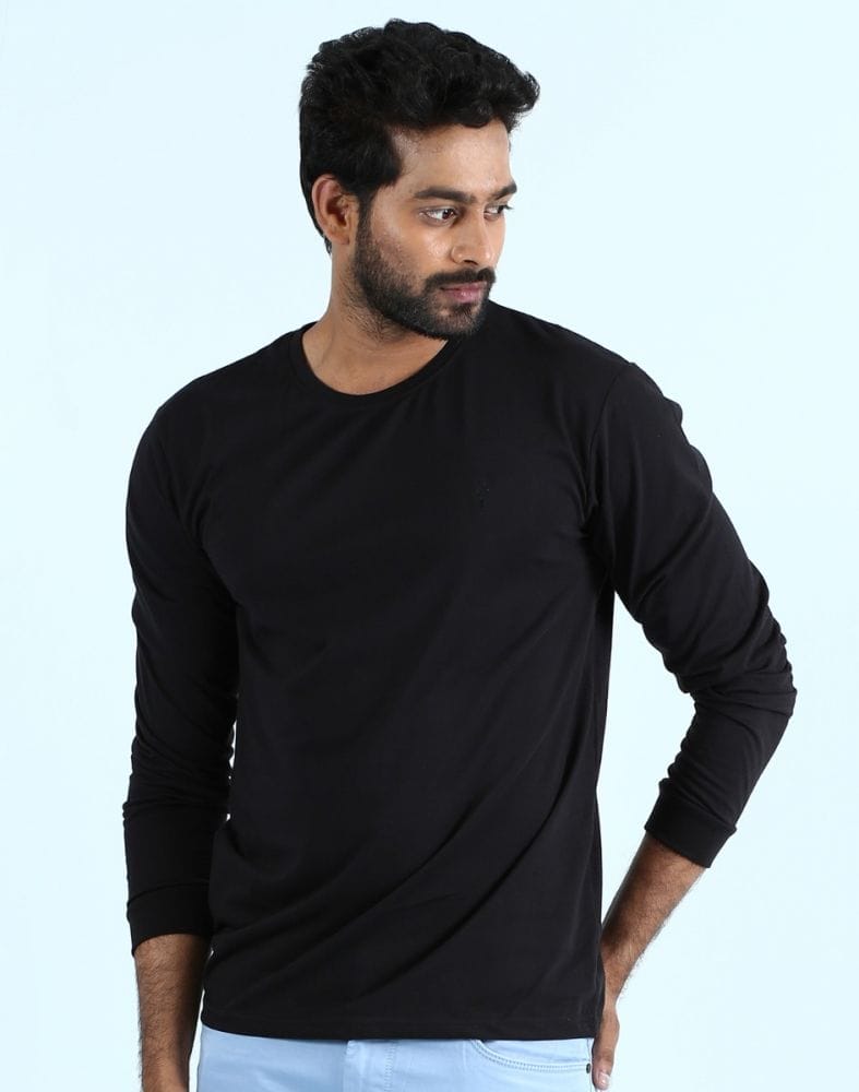 Black Solid Straight Fit Men T-Shirt