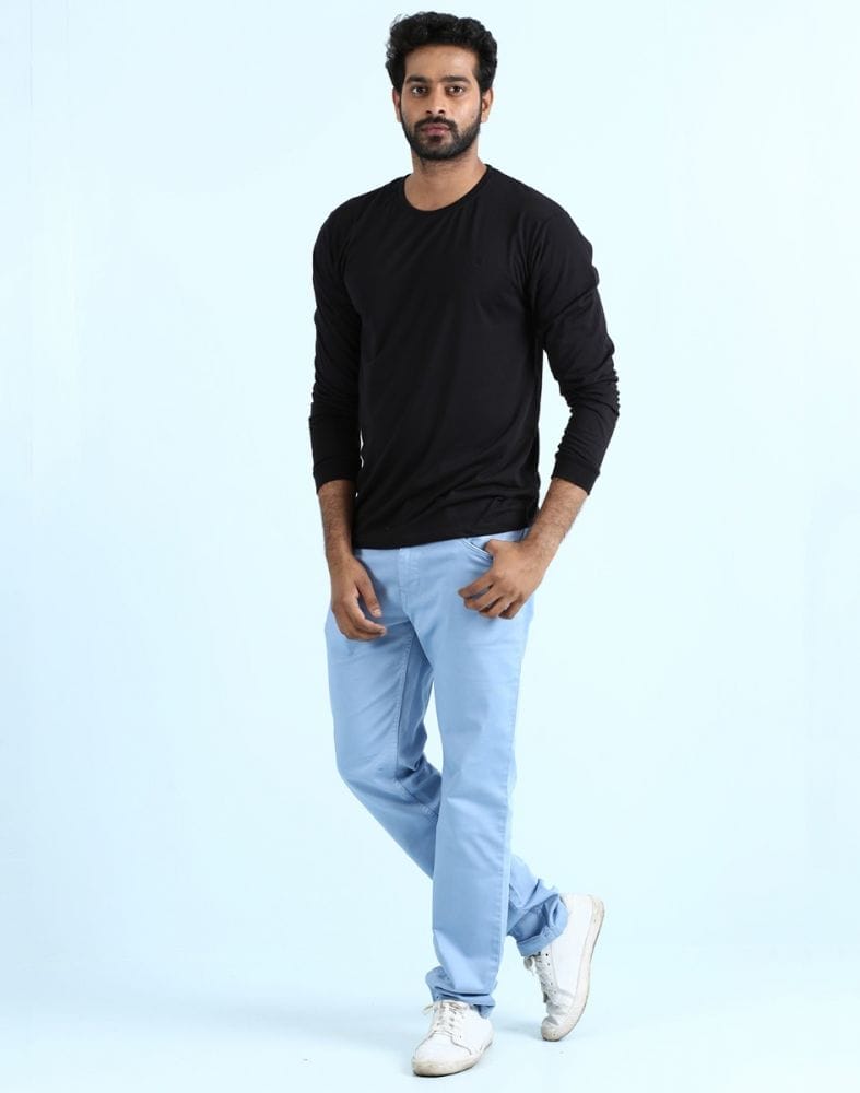 Black Solid Straight Fit Men T-Shirt